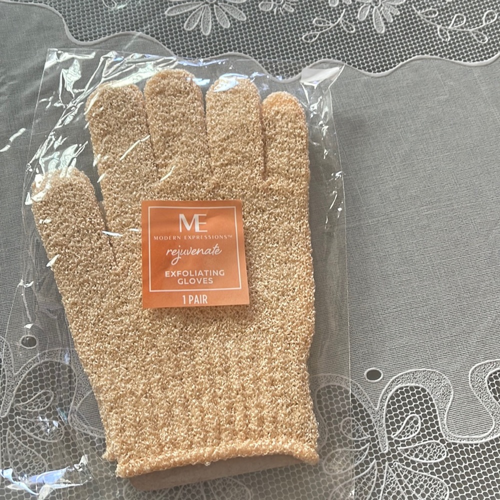 Exfoliating gloves